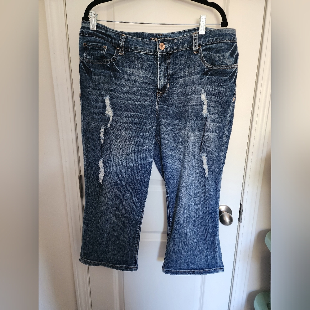 Maurices Flare Distressed Capri Blue Jeans In Size 15/16
